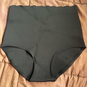 Boa Bei body Maternity & Postpartum Support Bloomers - Scallop